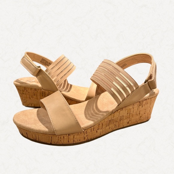BareTraps Shoes - Baretraps Tan Wedge Sandals Size 8W • NWOT • Comfort Linen Straps